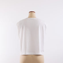 画像をギャラリービューアに読み込む, Sleeveless tops in White