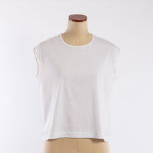 画像をギャラリービューアに読み込む, Sleeveless tops in White