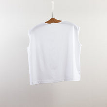 画像をギャラリービューアに読み込む, Sleeveless tops in White