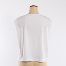 画像をギャラリービューアに読み込む, Sleeveless tops in White