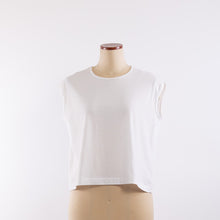 画像をギャラリービューアに読み込む, Sleeveless tops in White