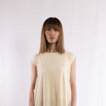 画像をギャラリービューアに読み込む, Sleeveless tops in Ecru