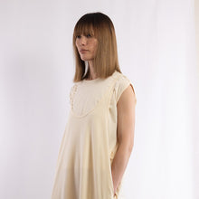 画像をギャラリービューアに読み込む, Sleeveless tops in Ecru