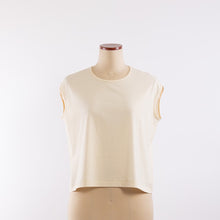 画像をギャラリービューアに読み込む, Sleeveless tops in Ecru