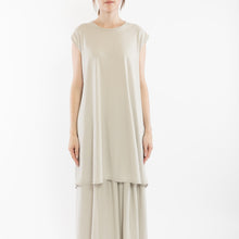 Load image into Gallery viewer, Scalloped no-sleeve tunic in Light gray