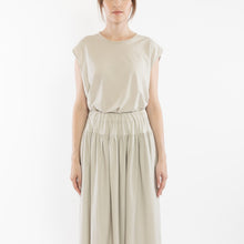 Load image into Gallery viewer, Scalloped no-sleeve tunic in Light gray