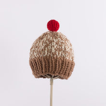画像をギャラリービューアに読み込む, Hand knitted bulky pompom beanie in Camel x Red