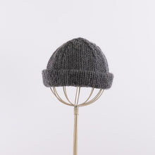 画像をギャラリービューアに読み込む, Hand knitted bell shaped beanie in Gray