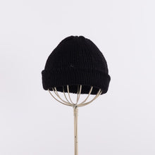 画像をギャラリービューアに読み込む, A simple shallow beanie in Black