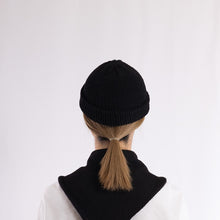 画像をギャラリービューアに読み込む, A simple shallow beanie in Black