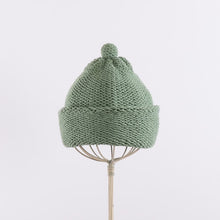 画像をギャラリービューアに読み込む, Purl stitch beanie with crocheted mini pompom in Sage
