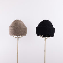 画像をギャラリービューアに読み込む, Baby alpaca mix purl stitch round top beanie in Black