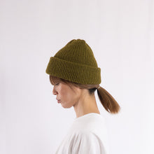 画像をギャラリービューアに読み込む, Baby alpaca mix a simple fluffy beanie in Olive