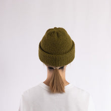 画像をギャラリービューアに読み込む, Baby alpaca mix a simple fluffy beanie in Olive