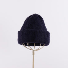 画像をギャラリービューアに読み込む, Baby alpaca mix a simple fluffy beanie in Navy