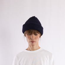 画像をギャラリービューアに読み込む, Baby alpaca mix a simple fluffy beanie in Navy
