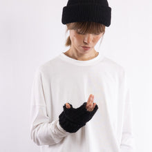Load image into Gallery viewer, Baby alpaca mix crocheted rib finger less gloves in Black