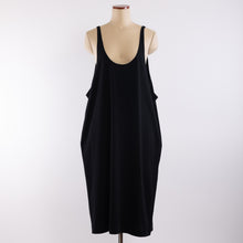 画像をギャラリービューアに読み込む, Wide open slip dress in Black
