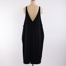 画像をギャラリービューアに読み込む, Wide open slip dress in Black
