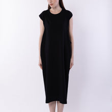 画像をギャラリービューアに読み込む, Wide open slip dress in Black
