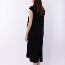 画像をギャラリービューアに読み込む, Wide open slip dress in Black
