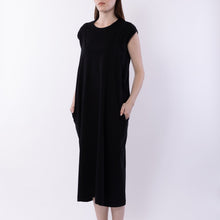 画像をギャラリービューアに読み込む, Wide open slip dress in Black
