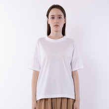 画像をギャラリービューアに読み込む, Wide binder crew neck T in White
