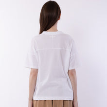 画像をギャラリービューアに読み込む, Wide binder crew neck T in White
