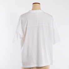 画像をギャラリービューアに読み込む, Wide binder crew neck T in White
