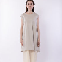 画像をギャラリービューアに読み込む, Scalloped no-sleeve tunic in Light gray

