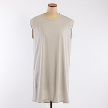 画像をギャラリービューアに読み込む, Scalloped no-sleeve tunic in Light gray
