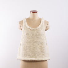 画像をギャラリービューアに読み込む, Wool/Alpaca roving yarn hand knitted tank in Ivory
