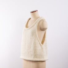 画像をギャラリービューアに読み込む, Wool/Alpaca roving yarn hand knitted tank in Ivory
