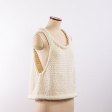 画像をギャラリービューアに読み込む, Wool/Alpaca roving yarn hand knitted tank in Ivory
