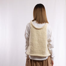 画像をギャラリービューアに読み込む, Wool/Alpaca roving yarn hand knitted tank in Ivory
