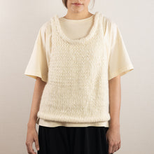 画像をギャラリービューアに読み込む, Wool/Alpaca roving yarn hand knitted tank in Ivory
