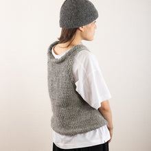 Load image into Gallery viewer, Wool/Alpaca roving yarn hand knitted tank in Gray
