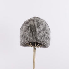 画像をギャラリービューアに読み込む, Wool/Alpaca roving yarn hand-knitted bell shaped beanie in Gray
