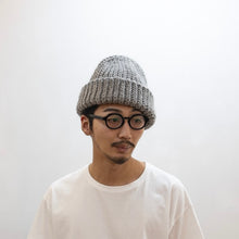 画像をギャラリービューアに読み込む, Wool/Alpaca roving yarn hand-crocheted big rib beanie in Gray
