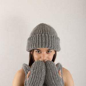Crocheted big rib mittens in Gray