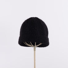 画像をギャラリービューアに読み込む, Hand knitted bell shaped beanie in Black
