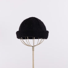 画像をギャラリービューアに読み込む, Hand knitted bell shaped beanie in Black
