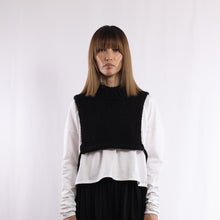 Load image into Gallery viewer, Baby alpaca hand knitted around neck warmer in Black
