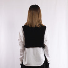 Load image into Gallery viewer, Baby alpaca hand knitted around neck warmer in Black
