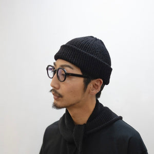 A simple shallow beanie in Black