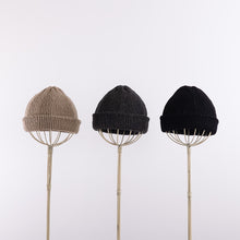 画像をギャラリービューアに読み込む, A simple shallow beanie in Taupe

