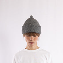 画像をギャラリービューアに読み込む, Purl stitch beanie with crocheted mini pompom in Mid-gray
