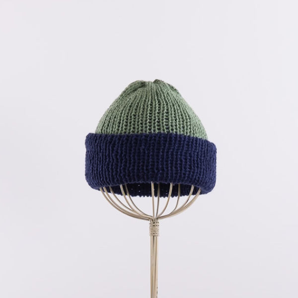 Reversible shallow beanie in Navy x Sage