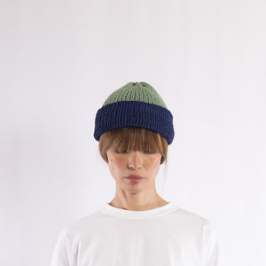 Reversible shallow beanie in Navy x Sage