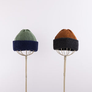 Reversible shallow beanie in Charcoal x Copper